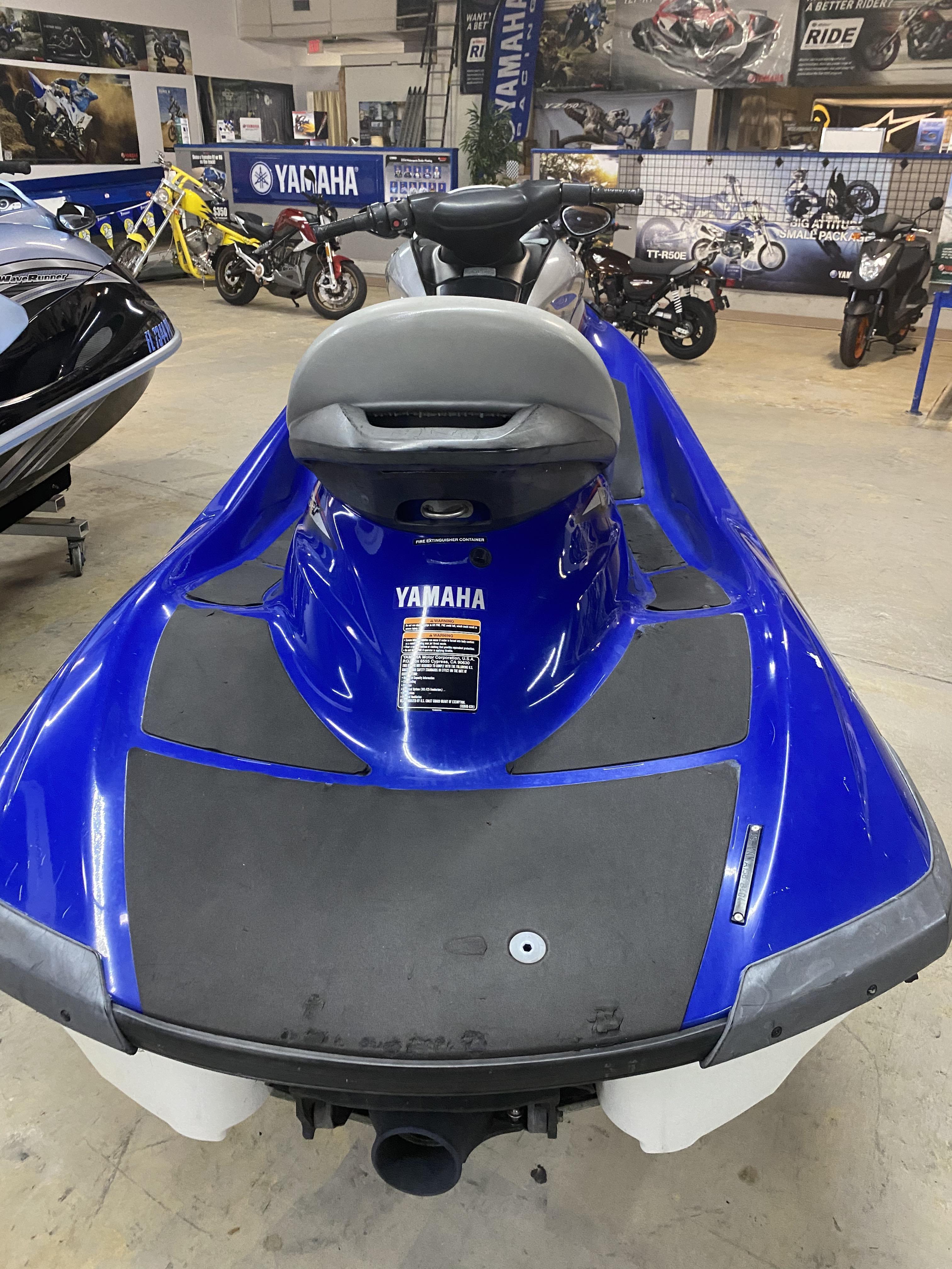 2004-yamaha-waverunner-fx-cruiser-blue